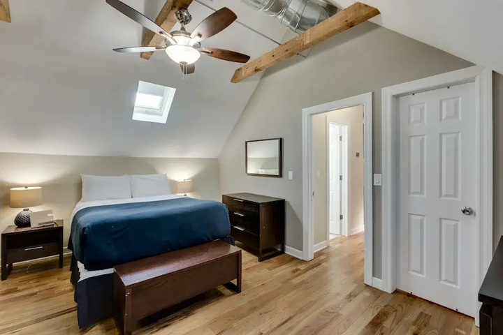 Image of Bright & Lofty Bucktown 1BR by AllSet Turnover