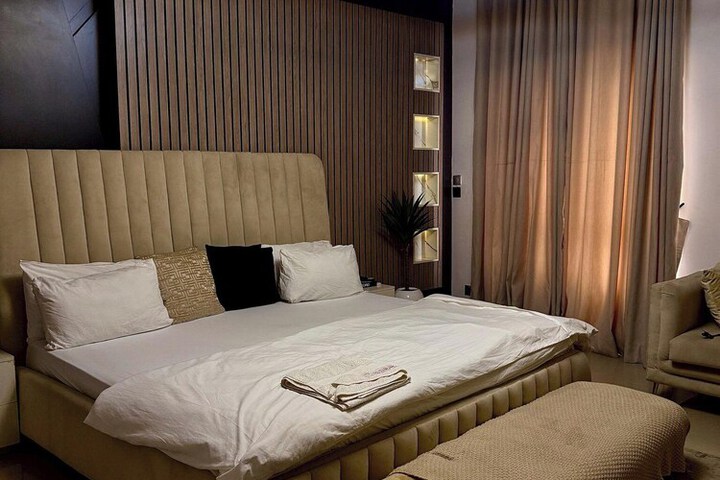 Room 2 of 19