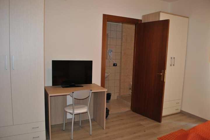 Room 16 of 37