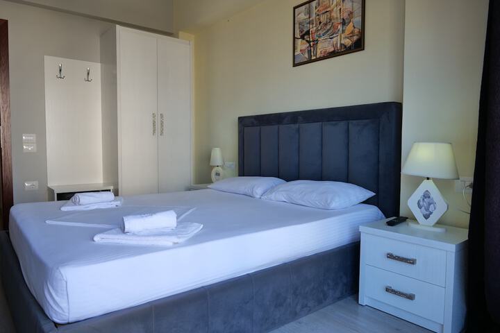 Room 7 of 48