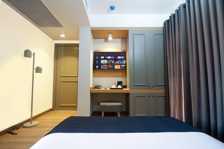 Room 2 of 15