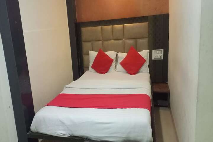 Room 13 of 25