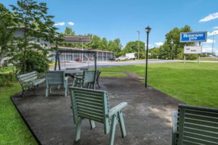 Royal American Motor Inn