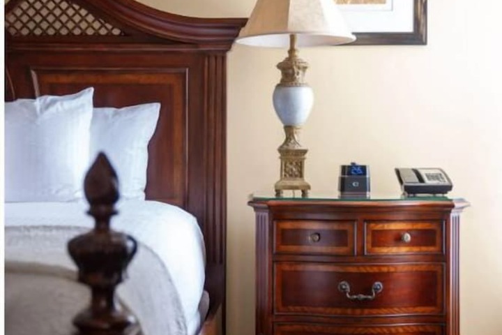 1 King Bed (8 of 22)