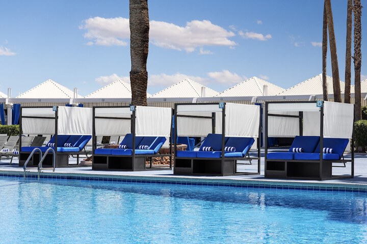 Pool 33 of 61