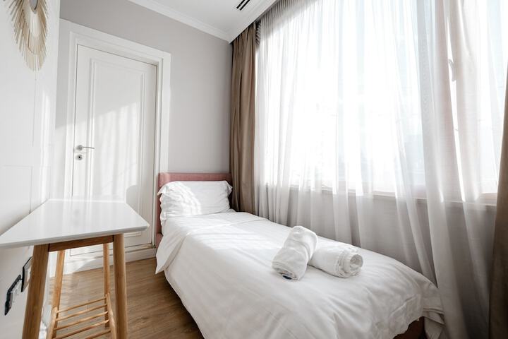 Room 15 of 49