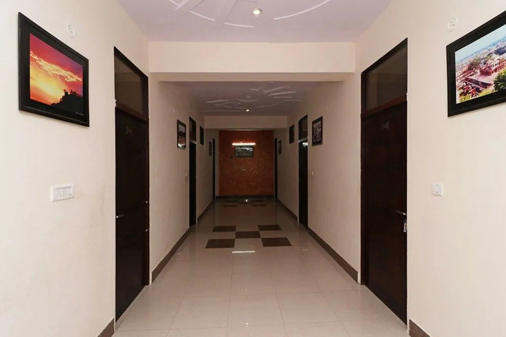 Room 10 of 15
