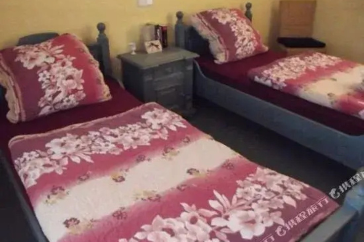 Room 2 of 8