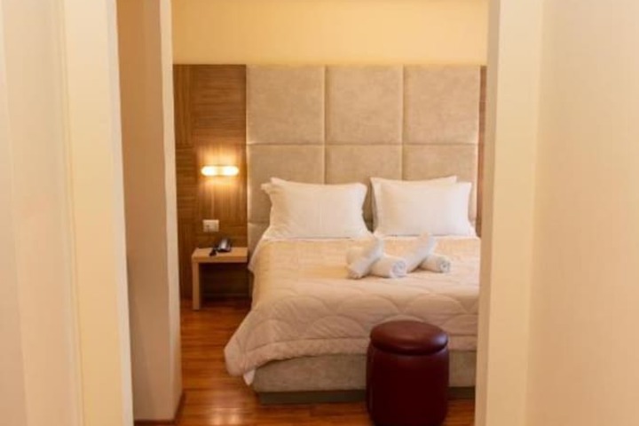 Room 35 of 71