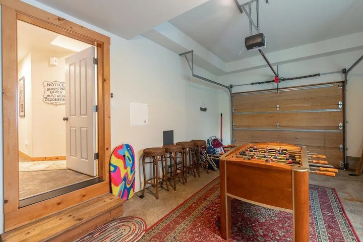 Room 10 of 19