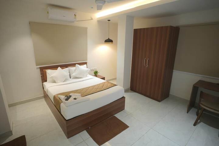 Room 4 of 40