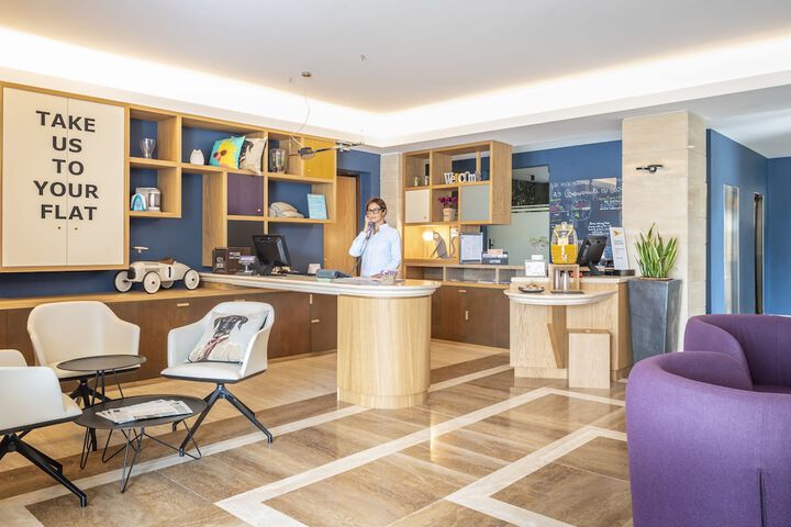 Entrance & Lobby
