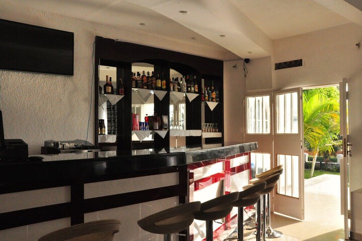 Lounge 18 of 22