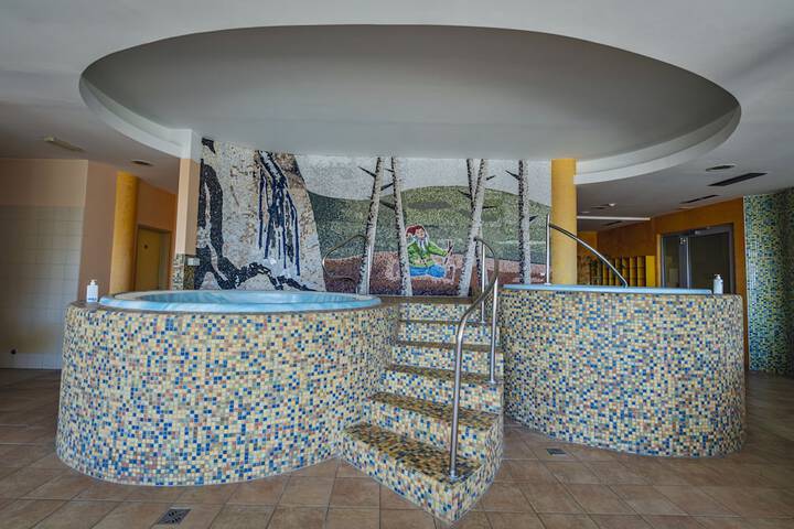 Pool 34 of 136