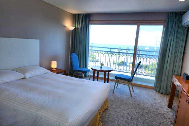 Room 9 of 22