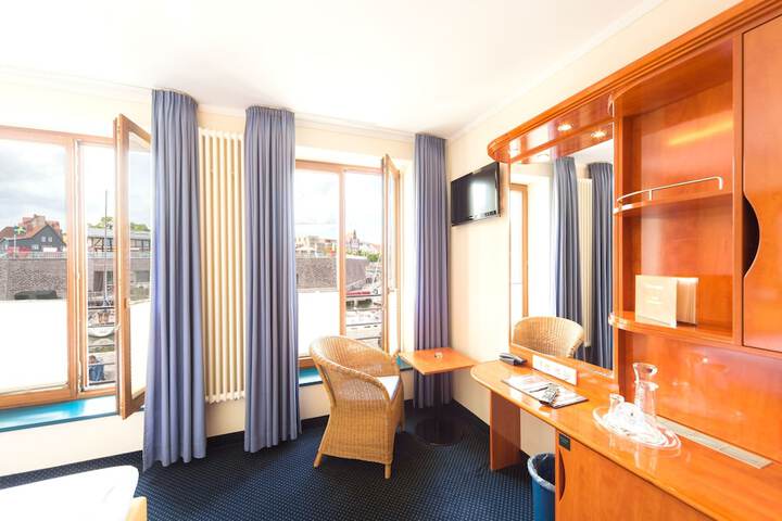 Room 5 of 41