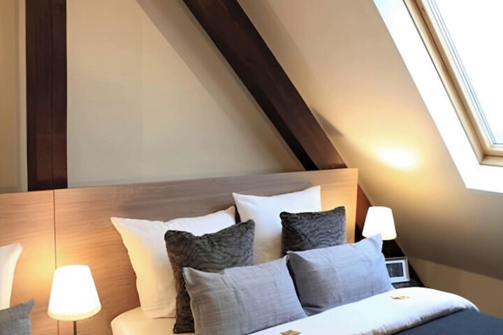 Room 10 of 40