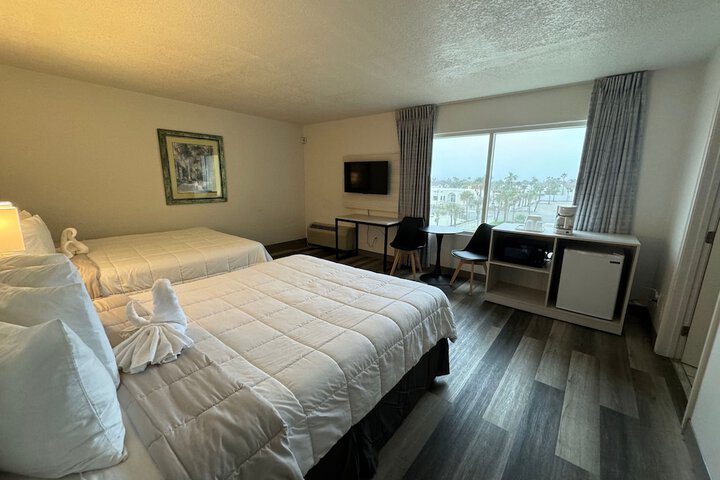 City Room 2 Queen Beds City View (1 of 20)