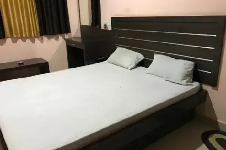 Room 3 of 8