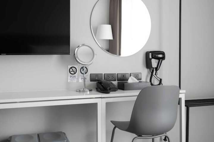 Room 6 of 37