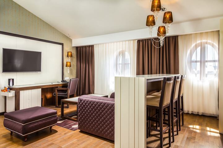 Room 42 of 105