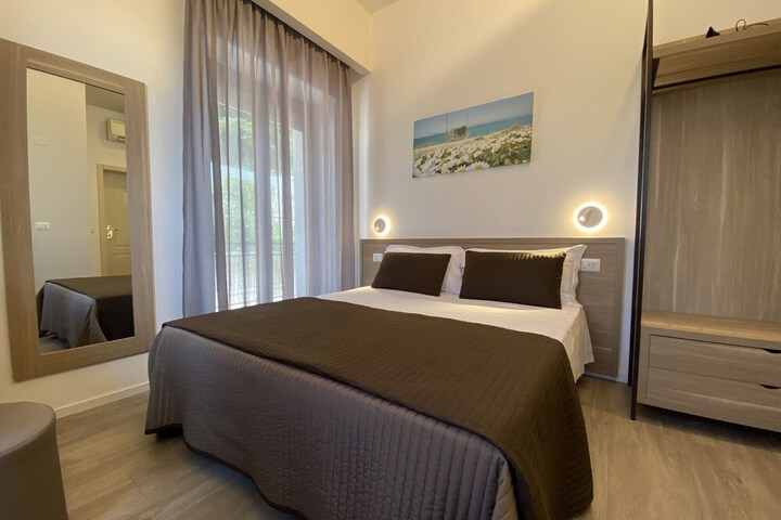 Room 6 of 31