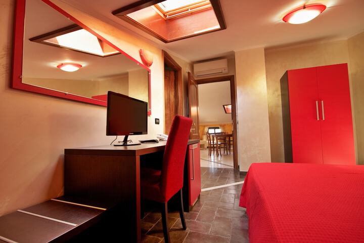 Room 6 of 18