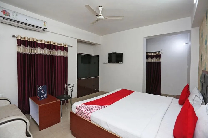 Room 7 of 13