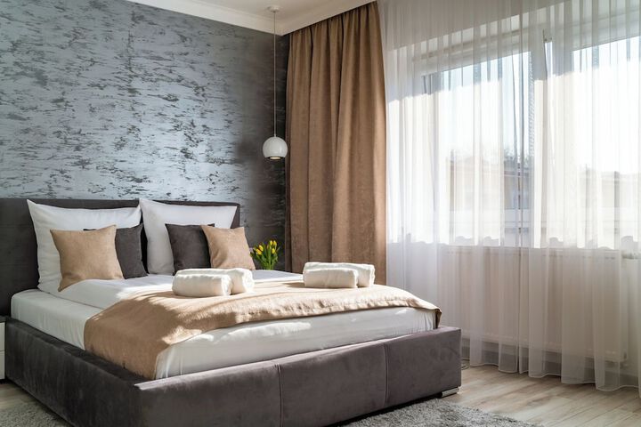 Room 6 of 11