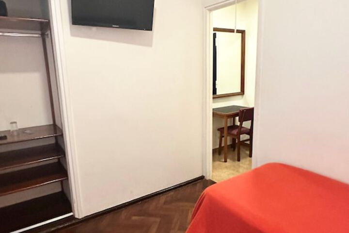 Room 33 of 90