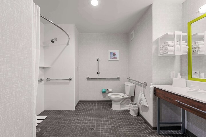 1 King Accessible with Tub (8 of 17)