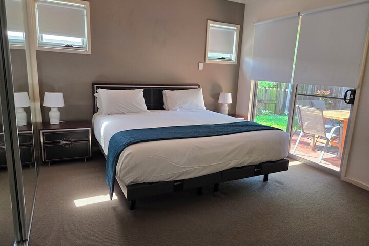 Room 8 of 107