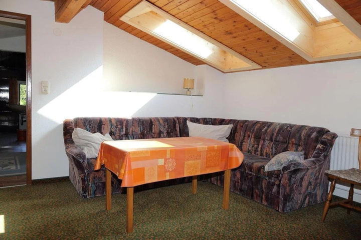Room 4 of 13