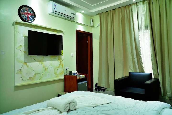 Room 3 of 29
