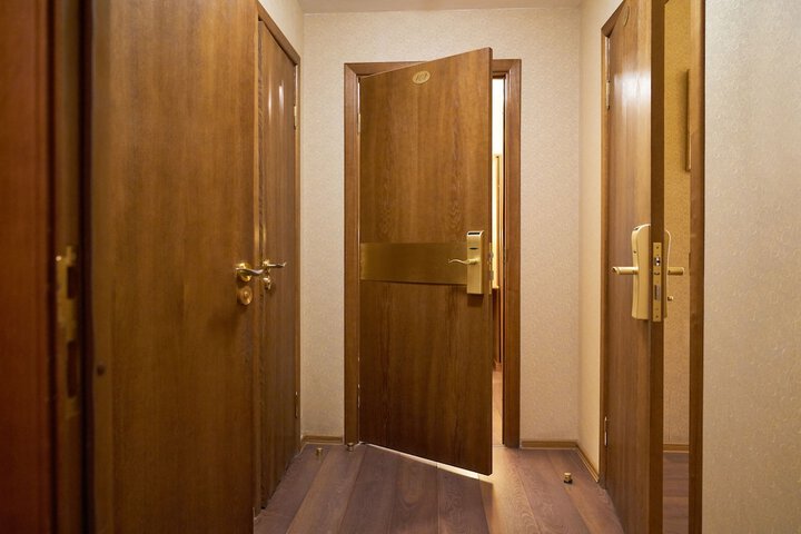 Room 9 of 38