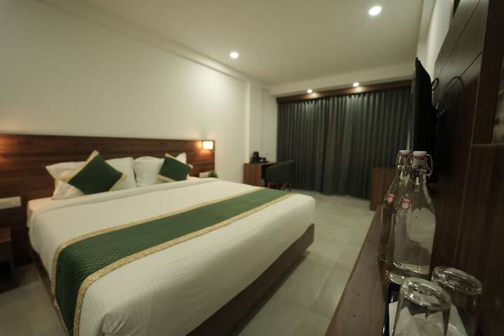 Room 4 of 18