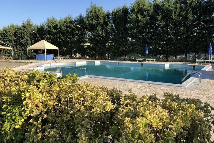 Pool 45 of 98
