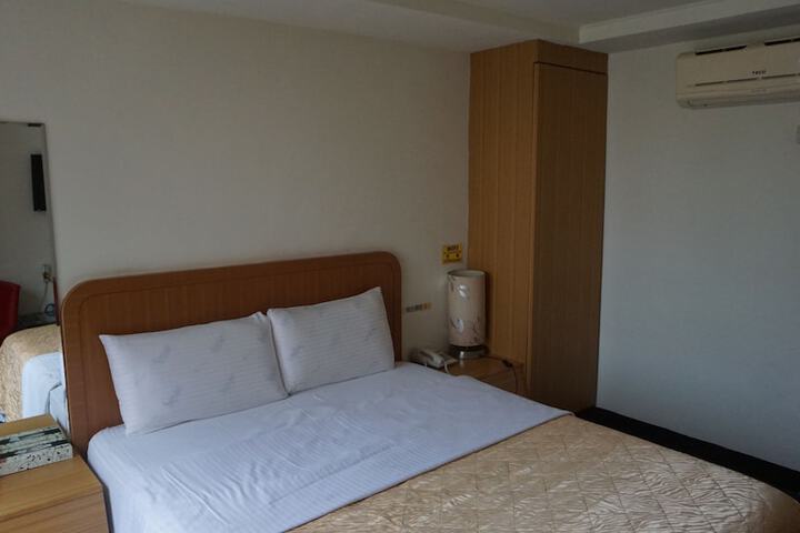 Room 21 of 96