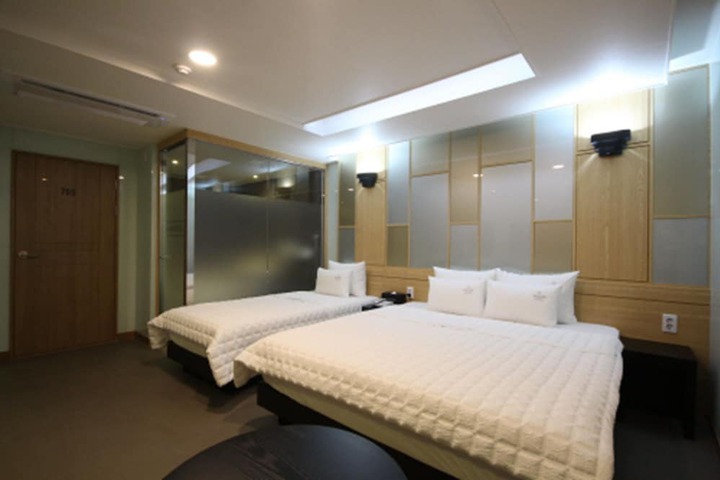 Room 22 of 43