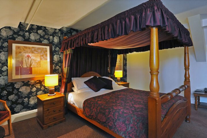 Room 8 of 33