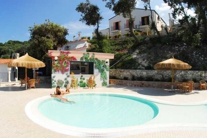 Pool Hotel