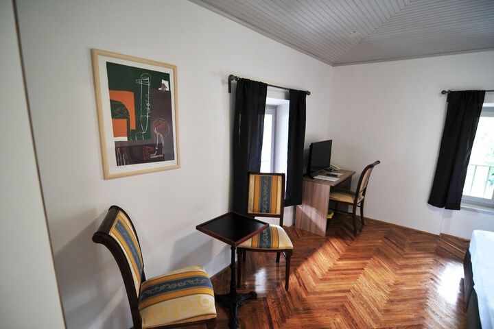 Room 7 of 20