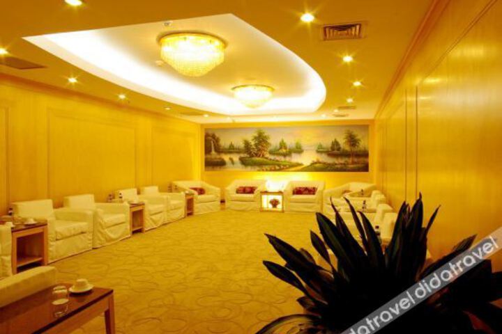 Room 4 of 5