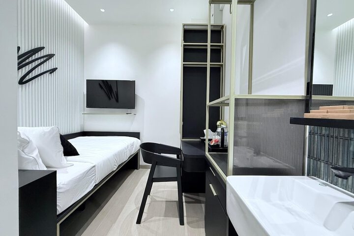 Room 6 of 21