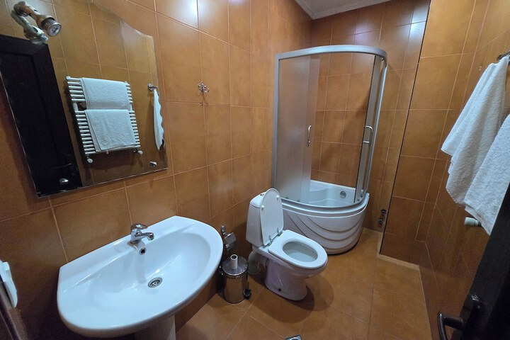 Room 9 of 19