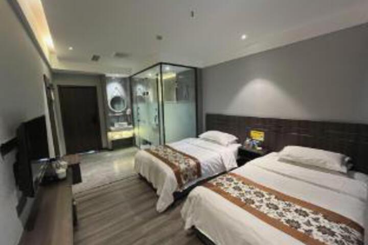 Room 17 of 18
