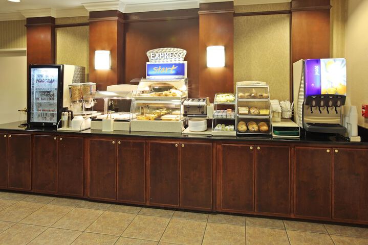 Breakfast/Coffee Service 23 of 33