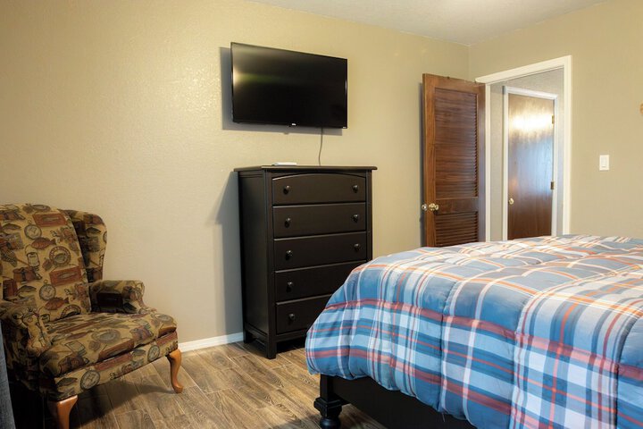 Room 383 of 917