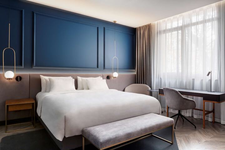 Room 27 of 132