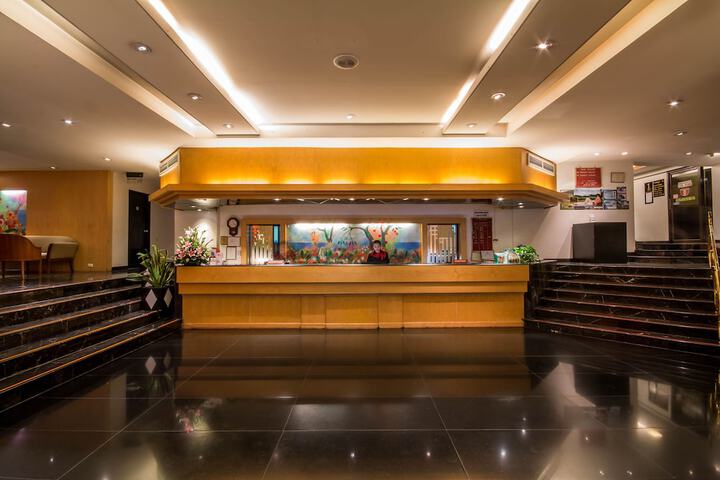 Entrance & Lobby